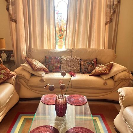 Private Room In Charming Detached House In Newington เอดินบะระ ภายนอก รูปภาพ